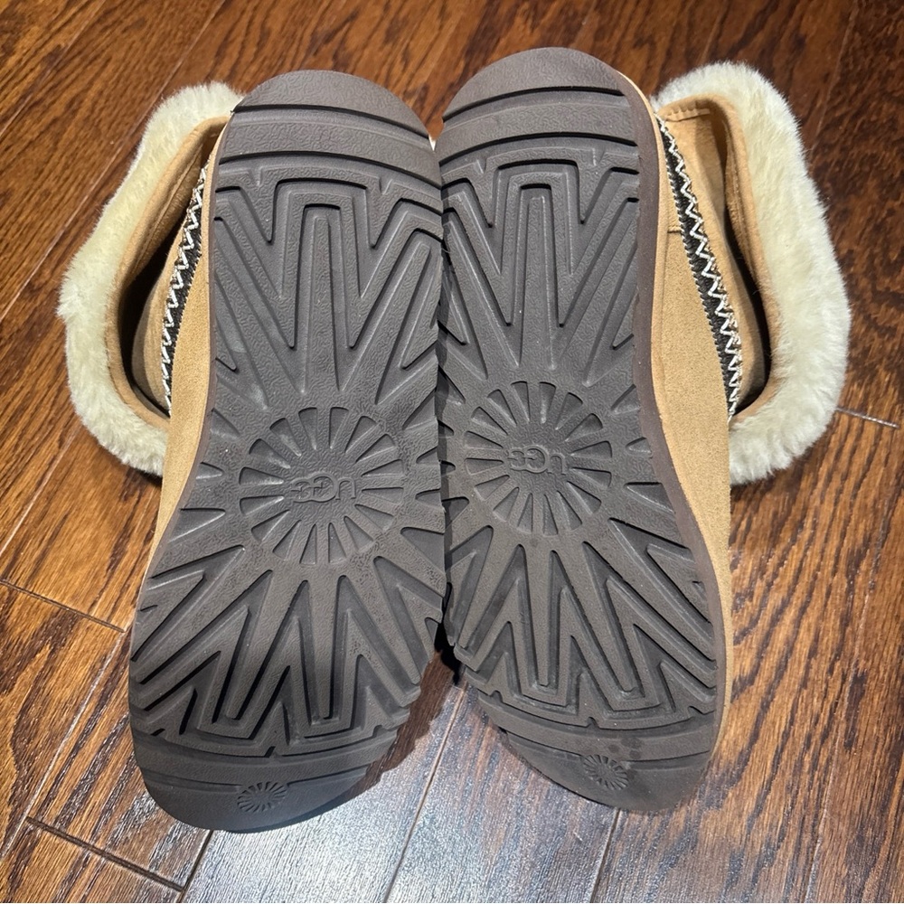 UGG Classic Tan Boots with Shearling Lining - Picture 8 of 8